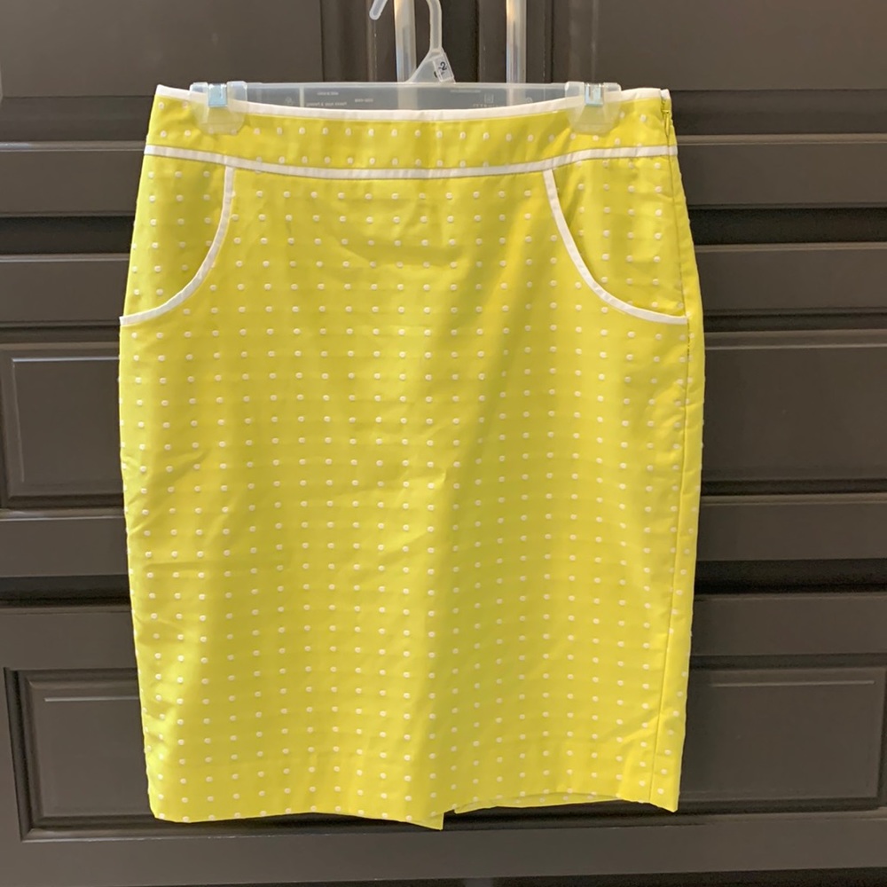 Limited pencil skirt, size 2, side  zipper, polyester/rayon fabric.